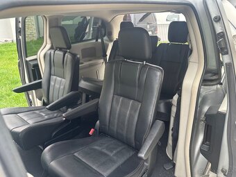 CHRYSLER TOWN & COUNTRY 3,6 L V6 211kw 118416km 7 míst 2012 - 9