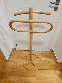 Nábytek do ložnice - manželská postel, skříně, komoda - 9