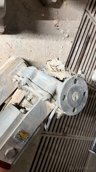 ELEKTROMOTOR S ČERPADLEM - 9