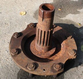 Praga V3S - nába nápravy - 9