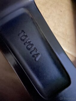 Orig Toyota Corolla r17 + 225/45/17 85-90% - 9
