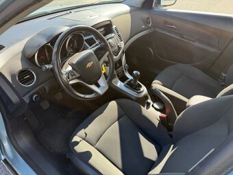 CHEVROLET CRUZE 1,6i EcoTec 91kW - 2.maj - pouze 78800km - 9