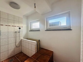 Prostor k pronajmu kancelar, pokoje, studio, sluzby - 9