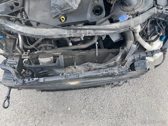 Prodám nepojízdný FORD mondeo - 9