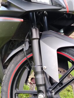 Yamaha yzf-r - 9