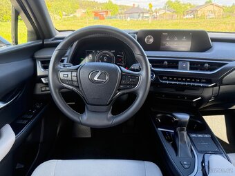 Lexus UX 250h, 2.0L Hybrid - 9