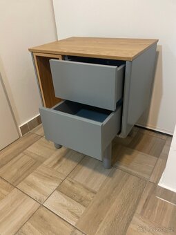 Šedy nočni stolek Corvo - 9