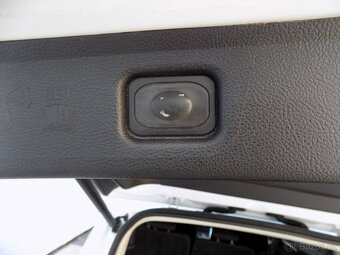 Ford S-MAX 2.0TDCi/Titanium/AT/LED/ - 9