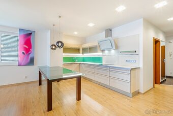 Prodej bytu 4+kk s terasou, sklepem a 2 garáž.místy Olomouc - 9