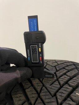 Orig zimni Alu Volvo XC60 r18 235/60/18 95% dot24 - 9