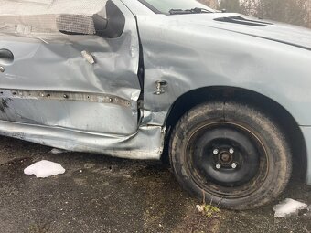 Bouraný Peugeot 206 1.4, benzín - 9