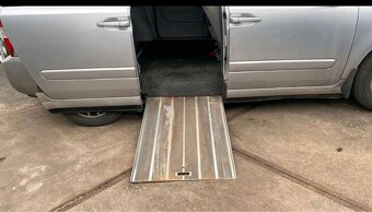 Kia Carnival 2.2 CRDI 143 kW v úpravě pro hendikepované - 9