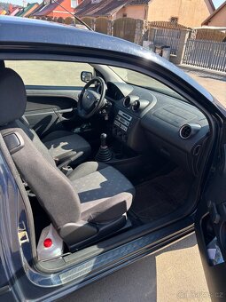 Ford Fiesta 1.3 i - 9