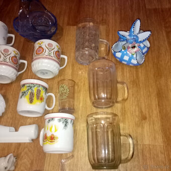 Prodám staré české porcelánové hrnky a skleněné půlitry 0,3l - 9