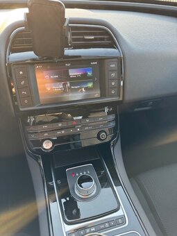 Jaguar XE 2.0, Diesel, 120 kW - možný odpočet DPH - 9