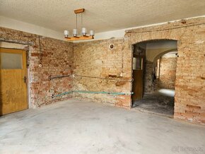 Prodej domu na náměstí 270 m², pozemek 165 m² Seč - 9
