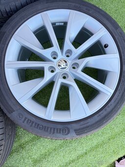 Škoda Superb 3 - 235/45 R18 LETNÍ ORIGINÁLNÍ SADA - 9