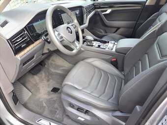 Volkswagen Touareg 3,0 TDi 210kW Atmosphere ČR 1.maj CR V6 8 - 9