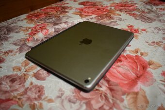 Apple iPad Pro 9.7-inch - A1673, (Wi-Fi Only), 32GB, (8) - 9