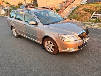Škoda OCTAVIA COMBI 1.6 TDI - spěchá - 9