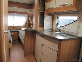 Prodám karavan Hobby 495 UL,r.v.2010 + mover + předstan. - 9