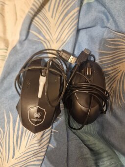 PC z monitorem a příslušenství - 9