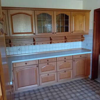Rustikální kuchyňská linka se spotřebiči - 9
