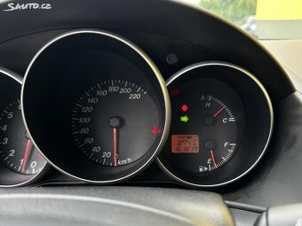 Mazda 3 1.6 Benzín /77kW KLIMA r.v. 2006 - 9