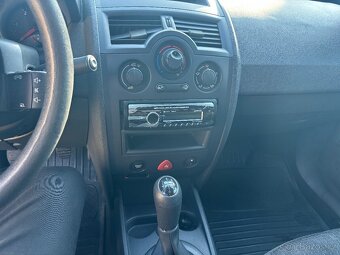 RENAULT MEGANE SEDAN - 9