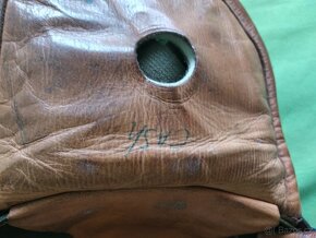 Stara-kovova prilba do tanku-obrnene techniky. - 9