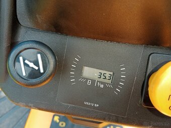 Zahradní traktor Cub Cadet XT2 PS107 - 9