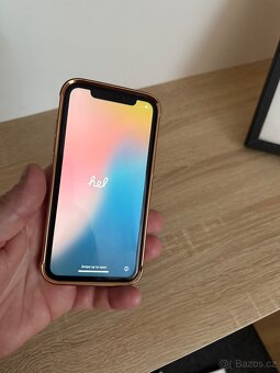 iPhone XR - 9