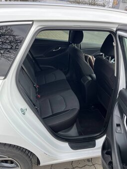 Hyundai i30, 1.6 CRDi Automat - 9