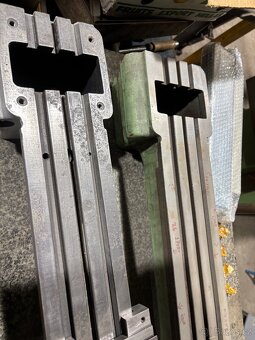 Prodám dílce k soustruhu MN 80 - 9