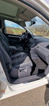 Volkswagen Touran 2.0 TDi, servisní knížka - 9