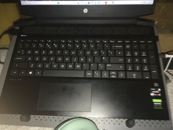 hp pavilion gaming 15 rtx3050 lesklí noví displey+klavesnice - 9