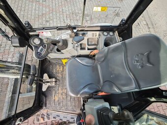 Pásový minibagr Bobcat E26 - 9