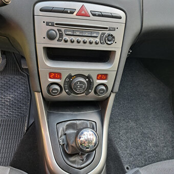 PEUGEOT 308 SW 1.6i 2011 - 9