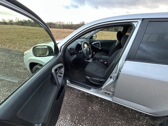 Prodám Toyota RAV4 2.2 D4D 110 KW 4x4 - 9