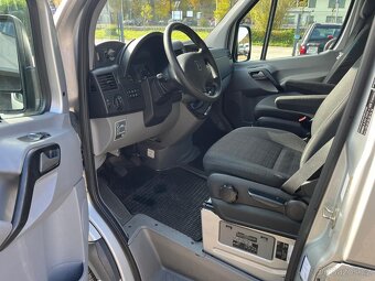 Mercedes-Benz Sprinter - 9