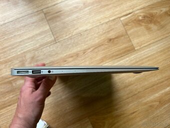 Apple MacBook Air 13" i5, 256GB SSD, 4GB RAM - 9