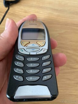 Nokia 6310i černo zlatá - s folií na displayi  Jako nová - 9