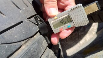 Sada letni pneu Bridgestone 225/40-18 vzorek okolo 5mm - 9