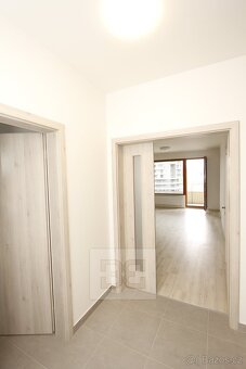 Prostorný byt 2+kk s terasou a garážovým stáním v Modřanech, - 9