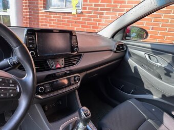 Hyundai i30 Fastback 1.0 T-GDI STYLE – r. 2018 - 9