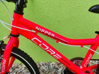 Značkové dětské kolo CORE NIPPER 20" (růžová neonová) - 9