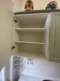 Moderní kuchyňská linka se spořebiči - 9