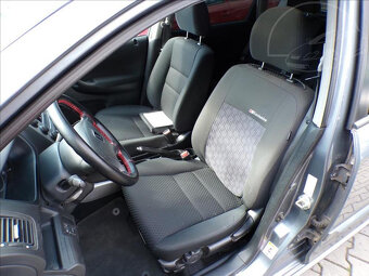 Honda Civic 1,6 V-TEC TAŽNÉ ZAŘ.,KLIMA - 9