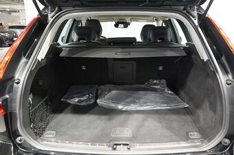 Volvo XC60 B4 AWD rok 2020 - 9