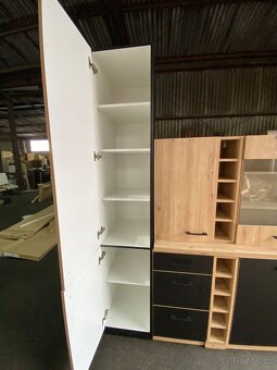 Moderní kuchyňská linka bez spotřebiči - 9